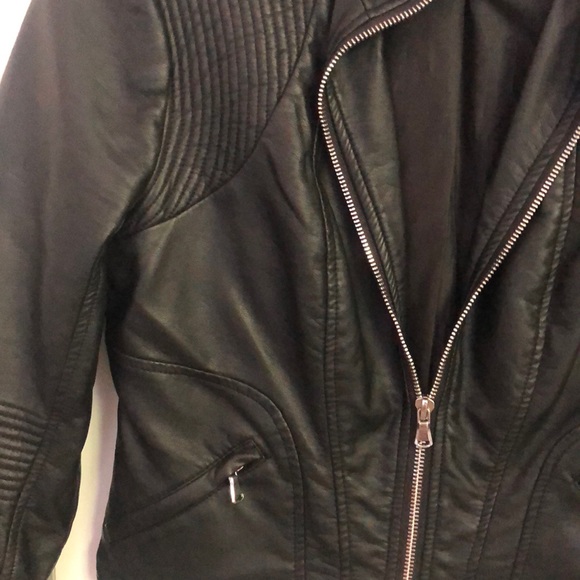 Bebe - Picture 2 of 2